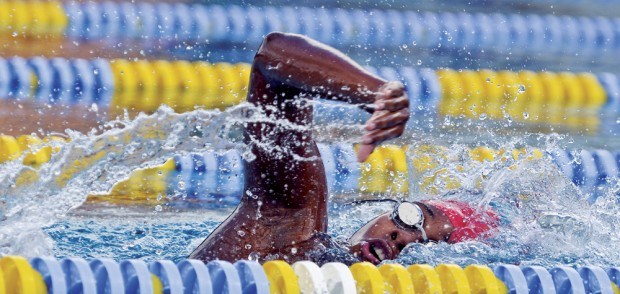 Freshmen toss 6 KIF records into YMCA pool - The Garden Island