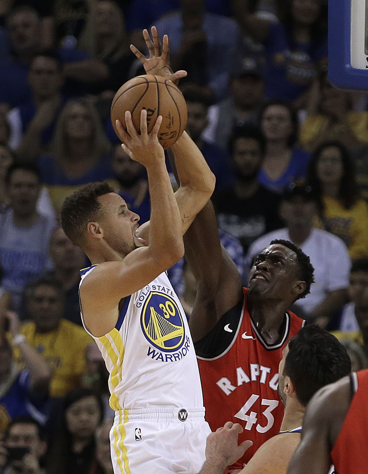 Curry, Durant hit key 3s late, Warriors hold off Raptors - The Garden ...