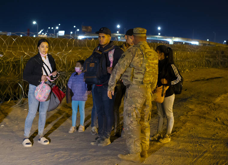 Migrants Rush Across Us Border In Final Hours Before Title 42 Expires The Garden Island 